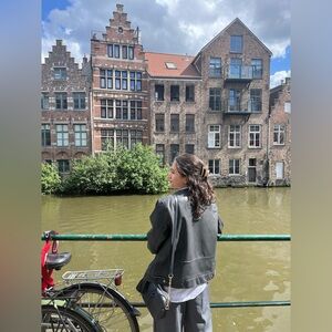 Meet your Posher, Ang